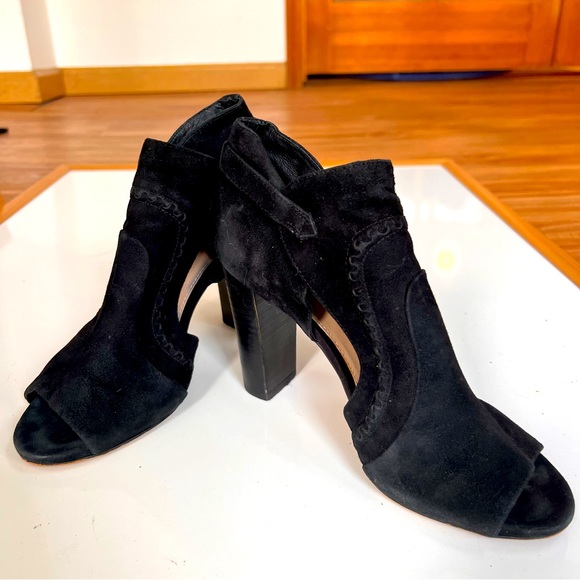 New Vince Camuto Conley Buckle Open Toe Bootie Size 7 Black Suede Stacked Heel - Picture 2 of 16